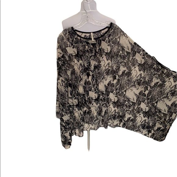 India Boutique Tops - Floral Mesh Pullover Cape in Black and Cream